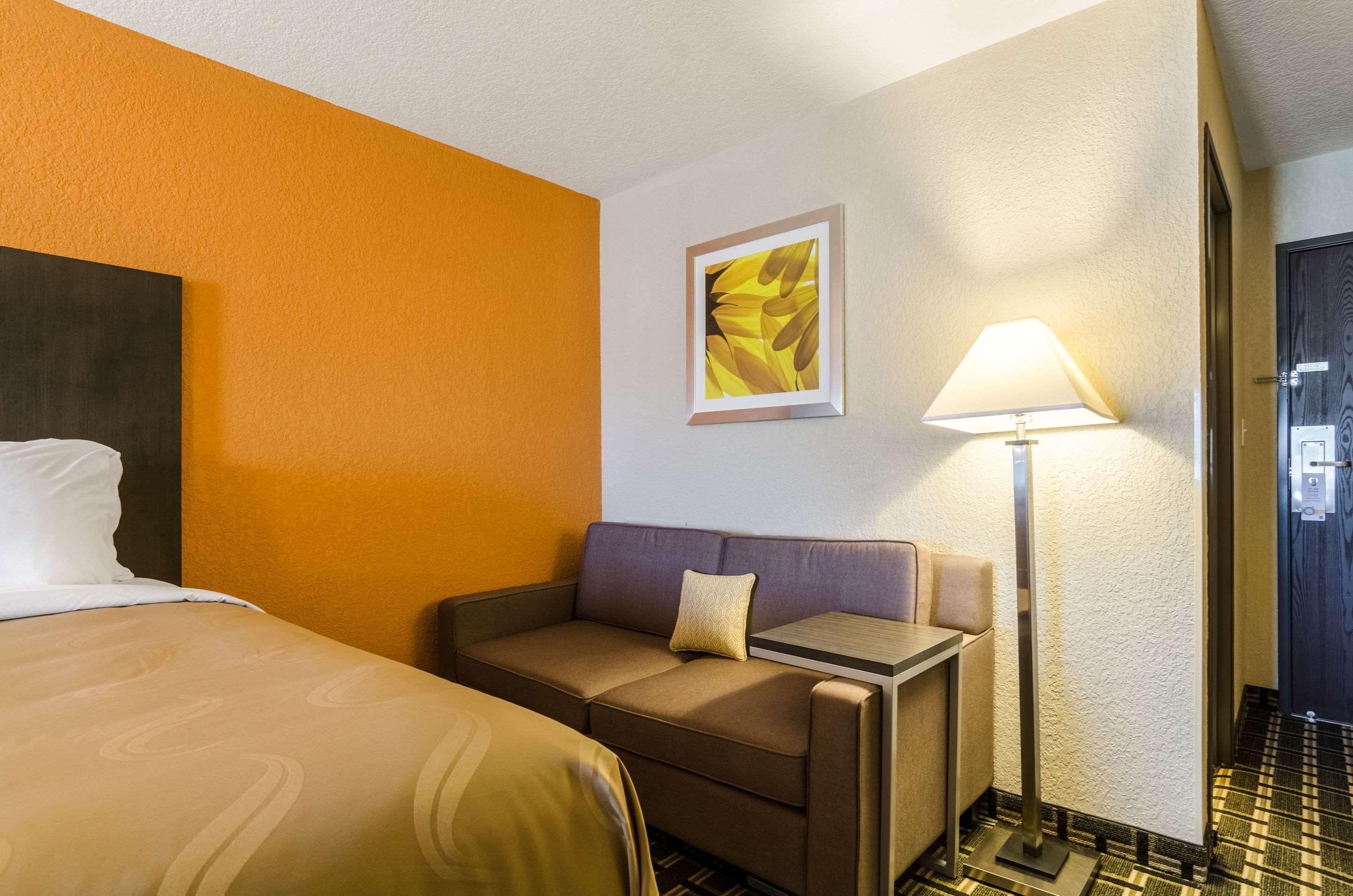 Quality Inn Great Bend Exterior photo