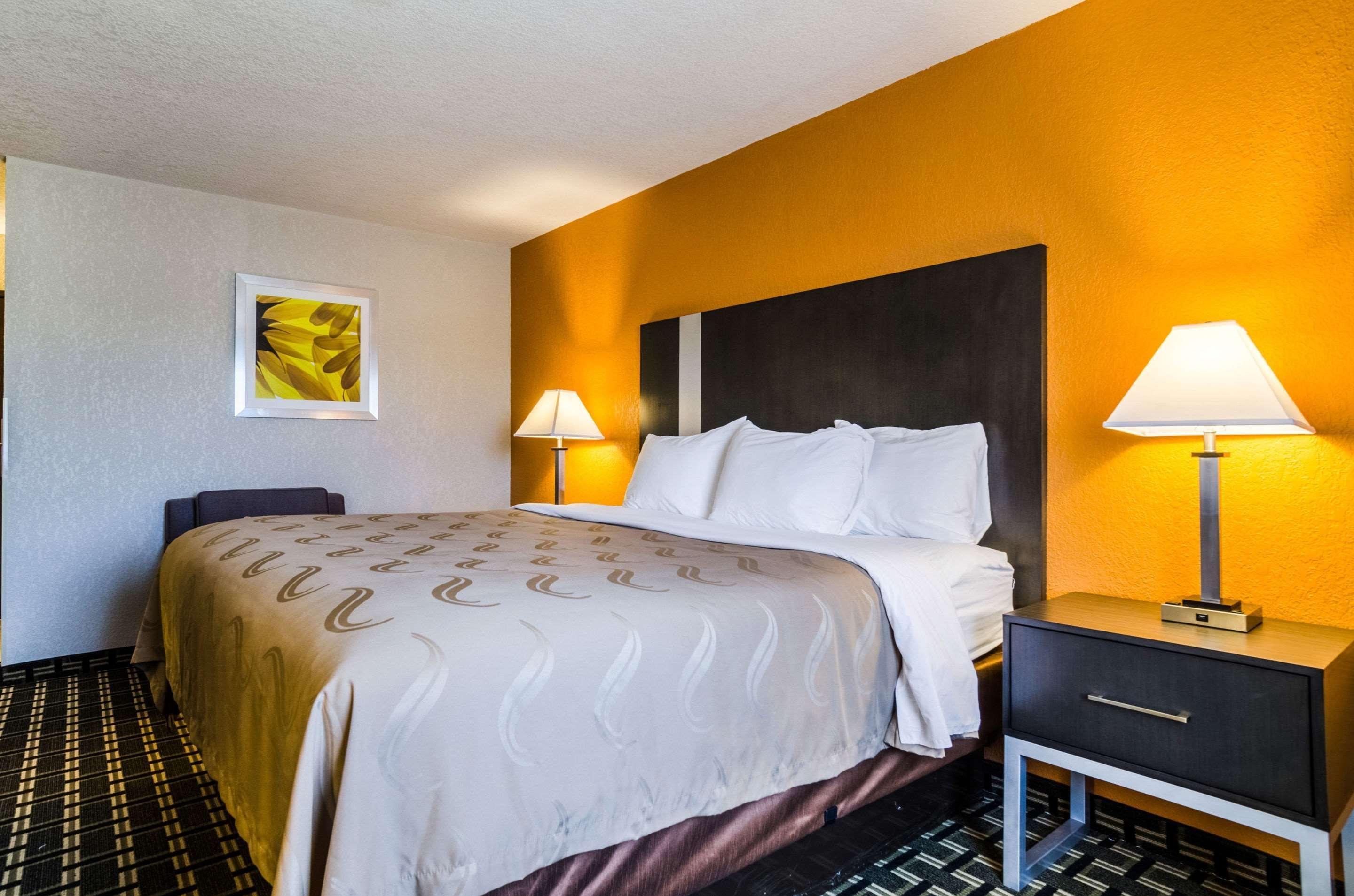 Quality Inn Great Bend Exterior photo
